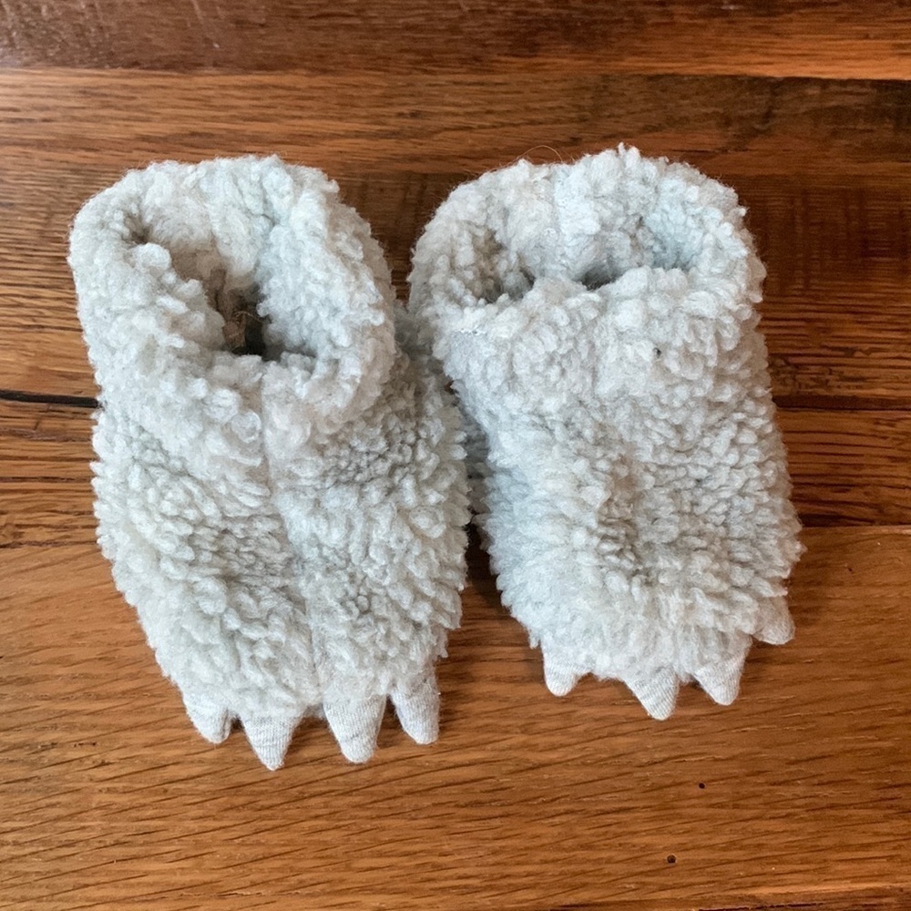 Gap baby grey claw slippers 0-3 month
